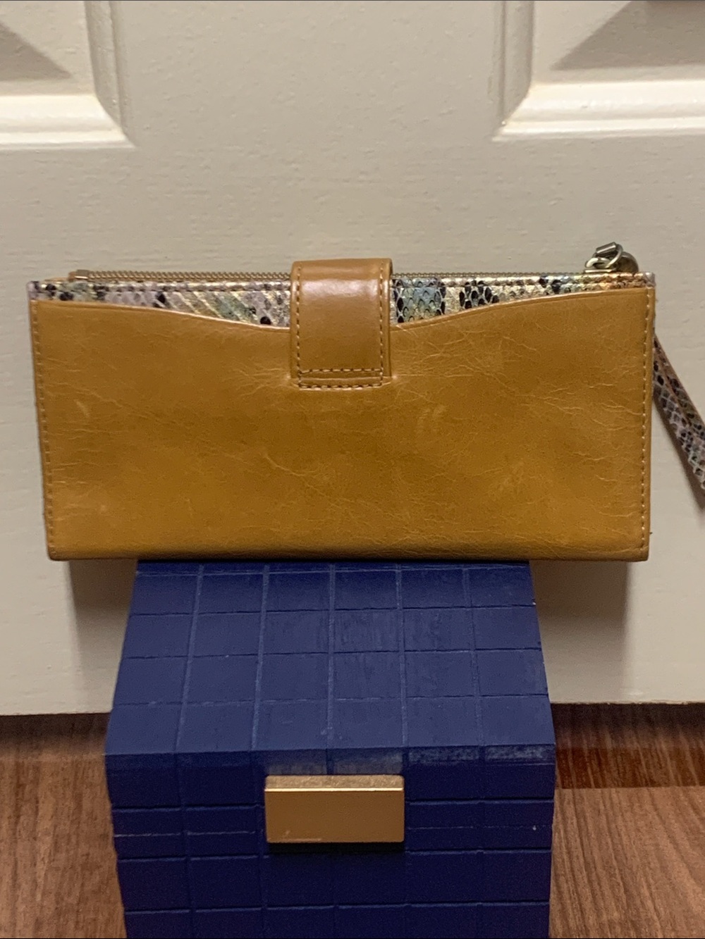 HOBO Leather Wallet - Picture 2 of 9